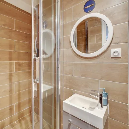 Superbe Appartement De Charme Au Coeur Du Xviieme *